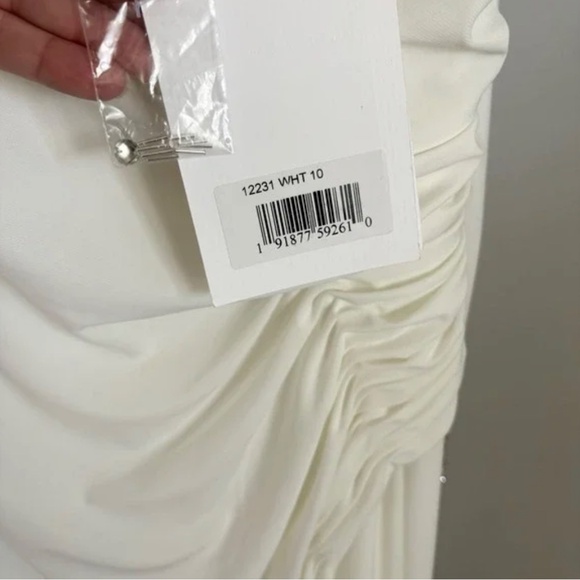 Mac Duggal  10 - Picture 6 of 6